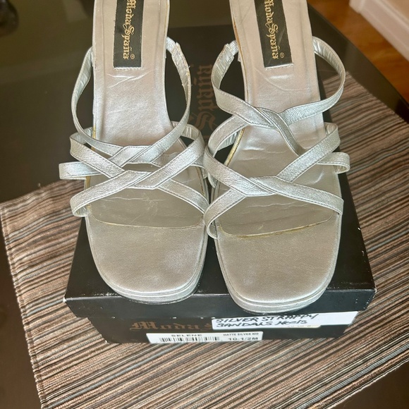 Moda Spana “Selene” Silver Strappy Sandals Size 10.5 - Picture 8 of 8